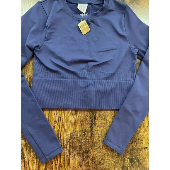 PINK SEAMLESS LONG-SLEEVE CROP TOP Size XS - Picture 8 of 13